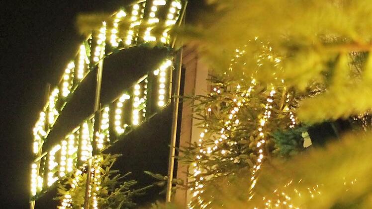 Die "Kronacher Weihnacht" setzt unter neuer Leitung auch auf ein neues Lichtkonzept. Foto: Marco Meißner