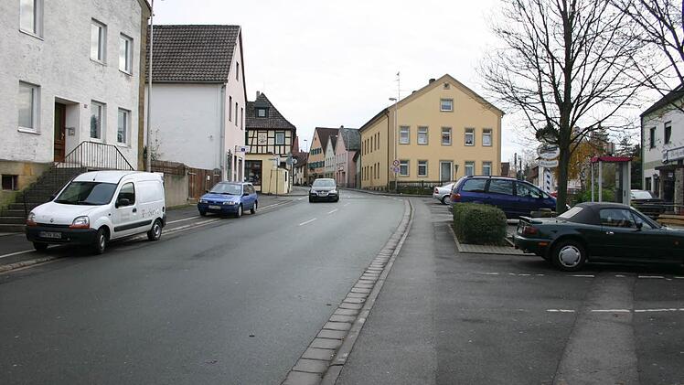 2006 ist vor allem viel grauer Asphalt prägend für diesen Abschnitt. Foto: Matthias Einwag