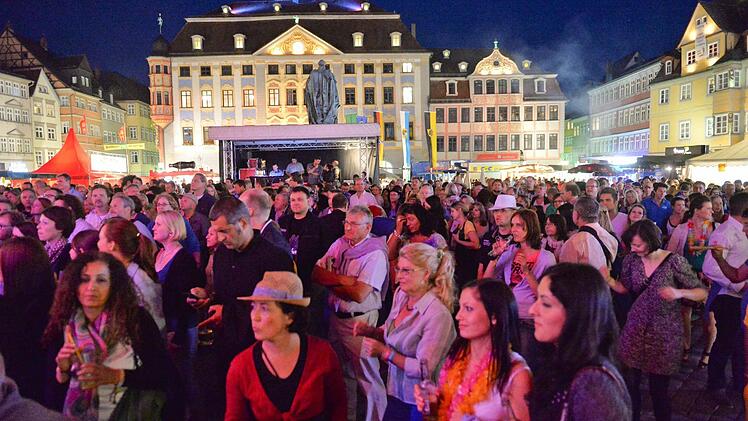 Sambanacht auf dem Coburger Marktplatz. Foto: Ronald Rinklef