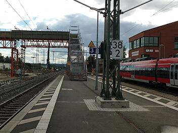 Der Forchheimer Bahnhof mit dem Stellwerk (r.) Foto: rm