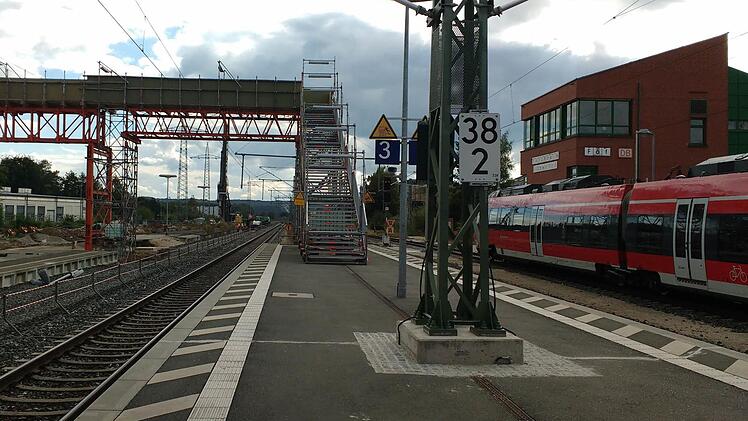 Der Forchheimer Bahnhof mit dem Stellwerk (r.) Foto: rm