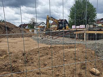 Am neuen Feuerwehrhaus in Volkers laufen die Erd- und Fundamentarbeiten. Dabei kommt es wohl zu Verzögerungen.