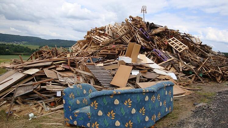 Landratsamt Bamberg spricht Mahnung aus - dieses Verbot gilt beim Johannisfeuer