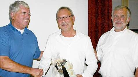 Eberhard Wohl (Mitte) mit seinen langjährigen Weggefährten Reinhard Soutschek (links) und Klaus Bayersdorfer.  Foto: Ralf Kestel