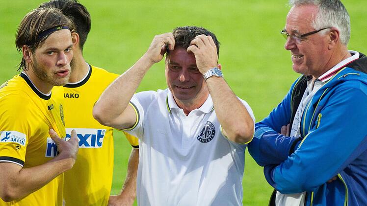 Für das Benefizspiel am 18. Juli in Steinbach am Wald mit der SpVgg Bayreuth hat sportlicher Leiter Wolfgang Mahr (rechts) die Zusage gegeben. Dann wird aller Voraussicht nach auch der Pressiger Kristian Böhnlein (links) mit von der Partie sein. Foto: Archiv/Heinrich Weiß