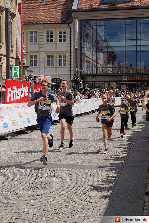 Weltkulturerbelauf 2017 in Bamberg: Der Zieleinlauf am Maxplatz