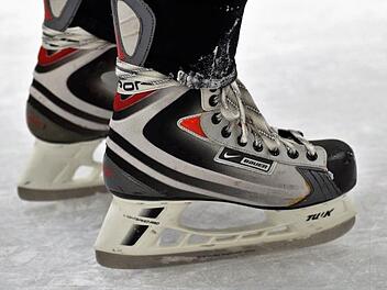 Wenn es drau&szlig;en eisig wird, ist es an der Zeit, die Schlittschuhe wieder auszupacken.Symbolbild: ivanbalk/pixabay