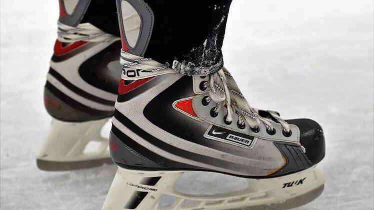 Wenn es drau&szlig;en eisig wird, ist es an der Zeit, die Schlittschuhe wieder auszupacken.Symbolbild: ivanbalk/pixabay