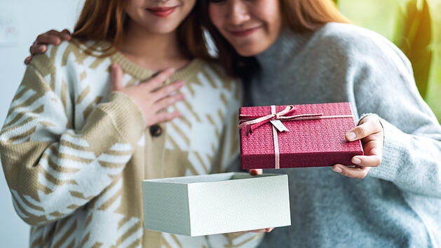 Weihnachtsgeschenk, Weihnachten, Geschenk, auspacken