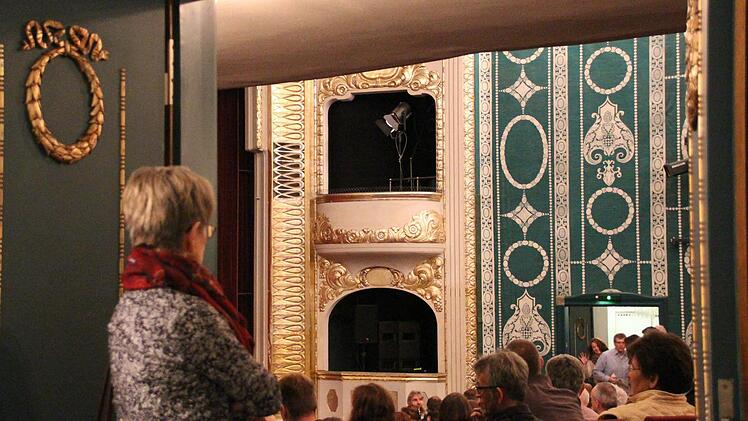 Das Theater verfügt über zwei Plätze für Rollstuhlfahrer.  Foto: Borst