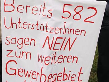 Der Protest gegen das geplante Gewerbegebiet geht weiter. Foto: Jürgen Gärtner