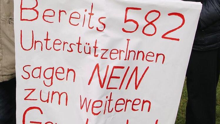 Der Protest gegen das geplante Gewerbegebiet geht weiter. Foto: Jürgen Gärtner