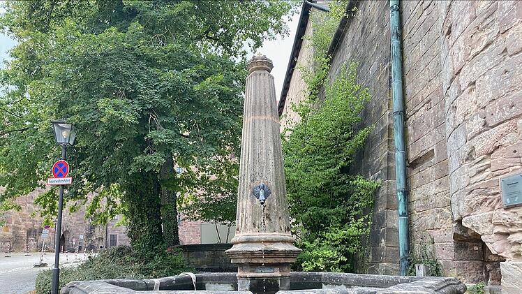 Der Fürstenbrunnen im Kasernenhof der Plassenburg wurde1980 restauriert.