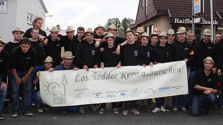 Die Loschedder Kerwasburschen sind ein eingeschworenes Team.  Foto: Sonja Werner