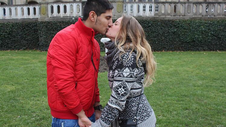 Yavuz Yildirimer und Julia Moosberger zeigen sich ihre Zuneigung nicht nur am Valentinstag.  Foto: Robert Huger