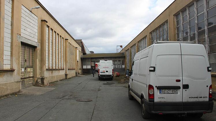 Am Donnerstag waren schon Mitarbeiter der Filmproduktion in Mainleus, um an den Kulissen zu arbeiten. Foto: Jürgen Gärtner