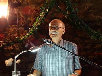 Gelungene Lesung im Zehntkeller: Dr. Ralph Parrisius trug  aus dem Buch seines  Vaters, Dr. Gerhard Parrisius, vor. Foto: Peter Moritz