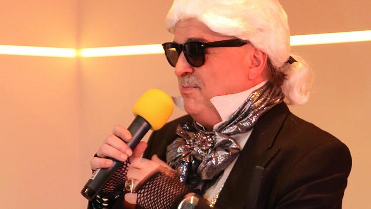 Eine Wucht: Landrat Klaus Peter Söllner als Karl-Lagerfeld-Double. Foto: Anna-Lena Deuerling