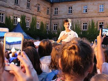 Wincent Weiss für 2500 Besucher "zum Anfassen": Im Tambacher Schlosshof. Carolin Herrmann