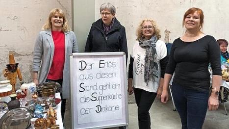 Organisatorin Sabine Gross freute sich über den Besuch von Dekanin Dorothea Richter sowie Marina Schmitt und Stefanie Gröger (von links) von der SPD. Foto: privat