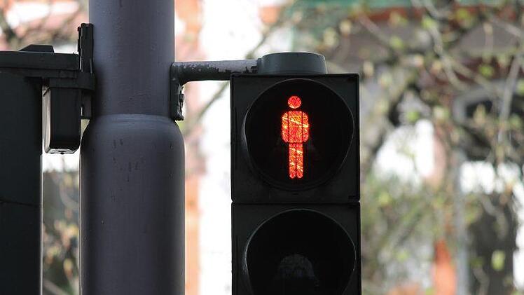 Bald könnten einige Fußgängerampeln in Bayreuth ein anderes Symbol tragen - zumindest wenn der Antrag von vier Stadträten durchkommt. Eine Karikatur von Richard Wagner soll die Fußgänger dann lotsen. Symbolfoto: manfredrichter / pixabay