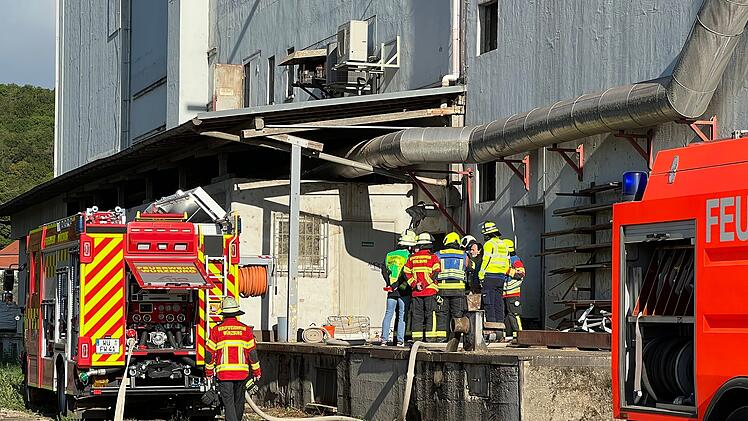 Größerer Feuerwehreinsatz nach Brand in Industrieanlage