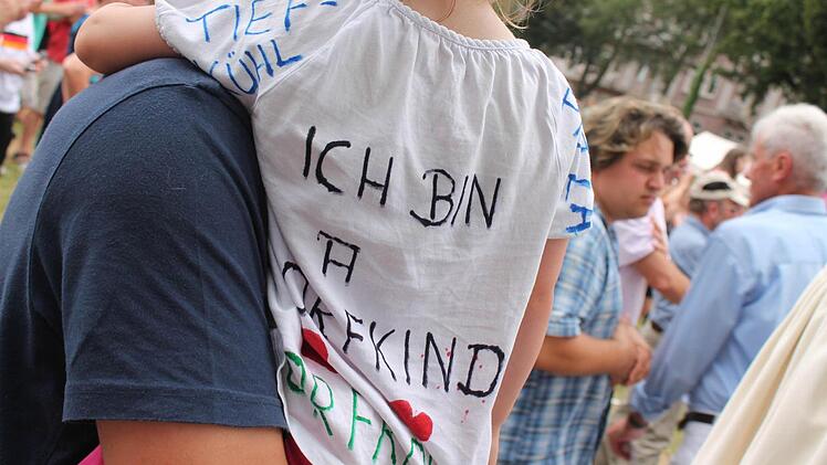 Echte Dorfkinder hören am liebsten die Dorfrocker. Fotos: Benedikt Borst