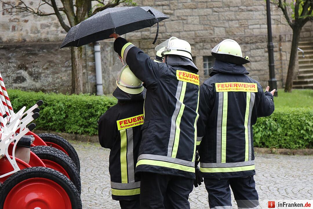 Blitz schlägt in Kirchturm ein und löst Feuerwehreinsatz aus