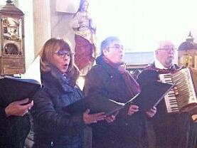 Der Viergesang des Klosterchores in der Schlosskapelle J&auml;gersburg (v.&nbsp;l.): Traudi Harrer, Susanne Herden, Johanna Alt und Franz Josef Saam  Foto: Mike Wuttke