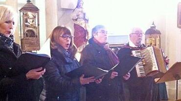 Der Viergesang des Klosterchores in der Schlosskapelle J&auml;gersburg (v.&nbsp;l.): Traudi Harrer, Susanne Herden, Johanna Alt und Franz Josef Saam  Foto: Mike Wuttke