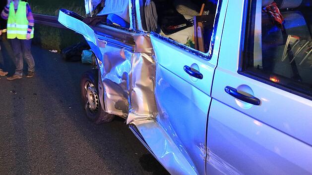 B286 bei Wiesentheid: Frontalcrash mit Transporter - drei Verletzte