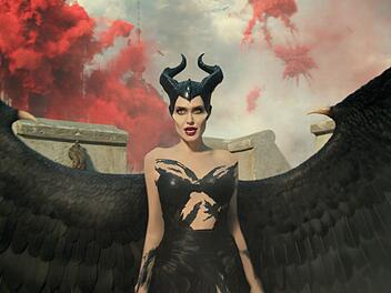 Maleficent (Angelina Jolie) schreitet zur Tat, um den Untergang der Feen zu verhindern.