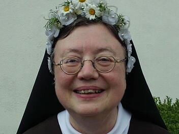 Blanka Neubauer mit dem schwarzen Schleier und Kopfschmuck nach dem Ablegen der Profess vor einigen Wochen. Foto: FT-Archiv/Fehn