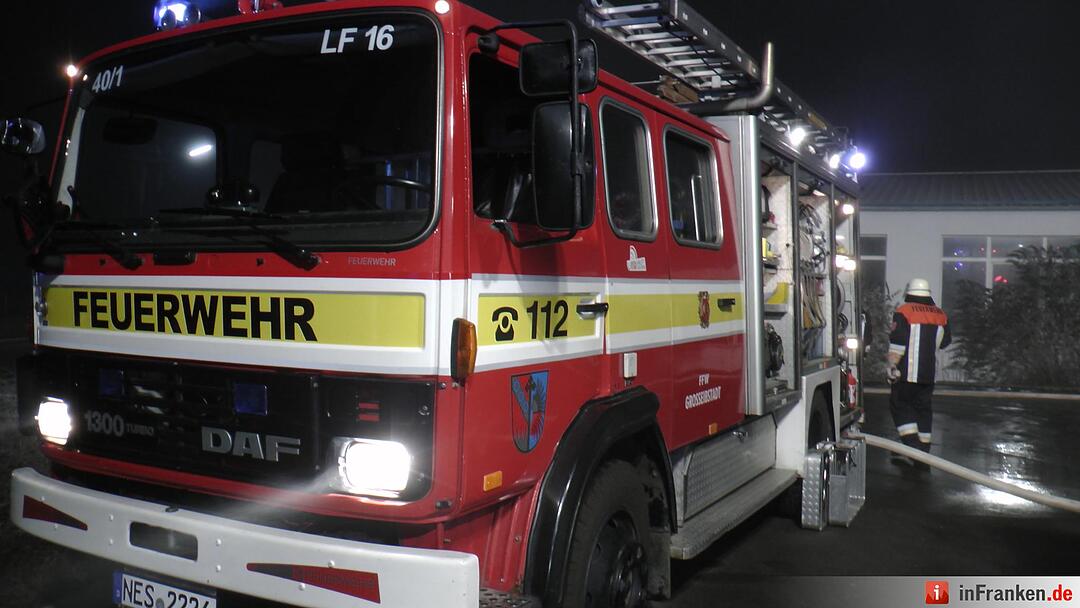 Lagerhallerhallenbrand hielt Feuerwehr in Atem - Großbrand fordert hohen Sachschaden