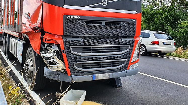 Bad Br&uuml;ckenau: Lkw erfasst Auto