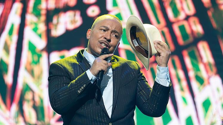 Auf einer echten Tanzparty darf Lou Bega mit "Mambo No. 5" natürlich nicht fehlen.