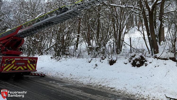 Auch auf A73: Feuerwehr Bamberg durch Schnee gefordert - &Uuml;berblick