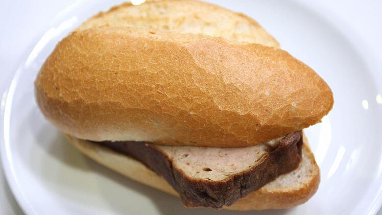 Wenn das Brötchen zur Luftnummer wird, kann's ein üppiger Belag wieder ausgleichen. Foto: dpa/Hildenbrand