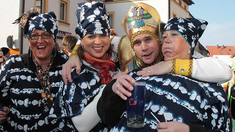 Marktplatztreiben in Stadtsteinach. Foto: Jürgen Gärtner