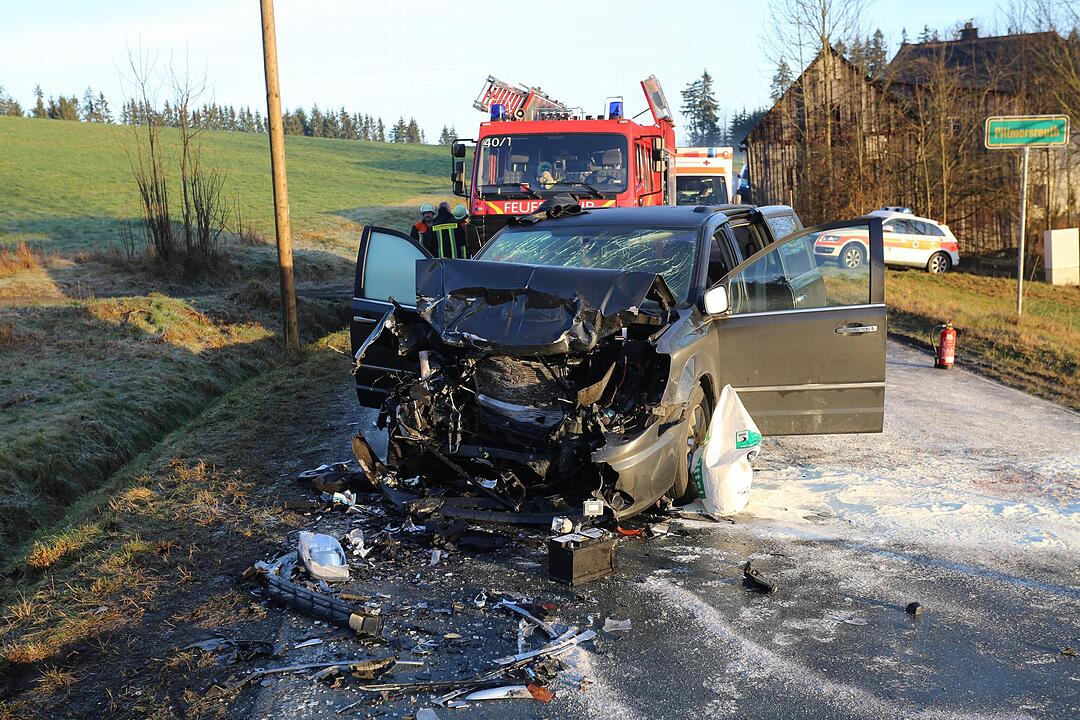 Mehrere Verletzte nach Glatteisunfall