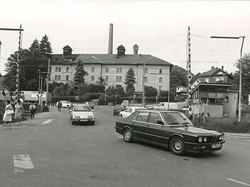 1990 wurde die Frankenbrücke eingeweiht - vorher sah die Kreuzung zwischen Schlachthof und Hofbrauhaus (im Hintergrund) so aus. Fotos: CT-Archiv