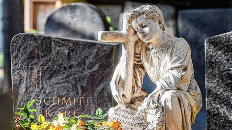 Warum gehen Menschen auf den Friedhof?