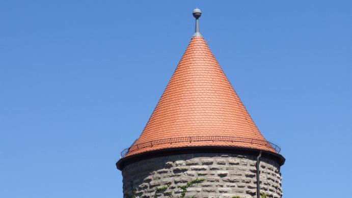 Der dicke Turm in Münnerstadt: Bei der Führungsreihe "#oh!wieschönistmünnerstadt" am 22. August steht die Geschichte der Stadtarchitektur im Mittelpunkt.  Foto: Christine Schikora