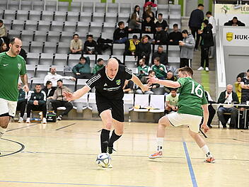 Neuses &uuml;berrascht, Thonberg zieht nach Verletzung zur&uuml;ck