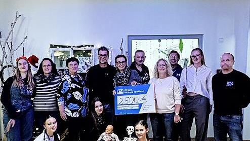 Der Theater- und Kulturverein Zapfendorf hat den Erl&ouml;s in H&ouml;he von 2500 Euro aus seinen Vorstellungen an das Kinderhospiz Bamberg gespendet.