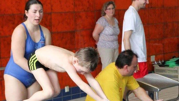 Beim Sonderlauf der männlichen Junioren, Jahrgang 2006 belegte Linus Dietz mit seinen sechs Jahren einer der Jüngsten beim DLRG-Ortsverband den ersten Platz. Unser Bild zeigt ihn beim Start. Foto: Wolfgang Dietz