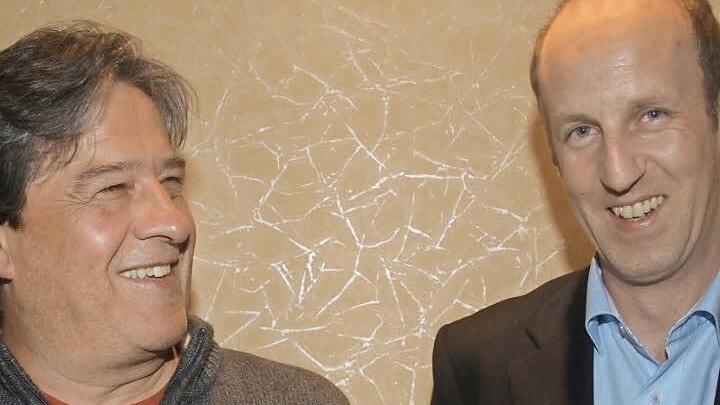 Übergabe: Fast zehn Jahre führte Wolfgang Schneider (links) die Juniorenfördergemeinschaft (JFG) Oberes Werntal. Sein Amt gab er jetzt an Thomas Sturm weiter. Foto: Stefan Geiger