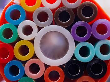 Bunt und rasant: Bald soll ganz Deutschland mit Breitband - sprich schnellem Internet - versorgt sein. Foto: Jens Büttner, dpa