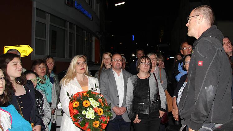 Dozent Michael Müller hat mit seinen Studenten die Licht-Installationen ausgeführt: Müller erklärte das Lichtkonzept.