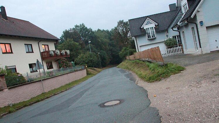 Für den Ausbau der Hirtengasse und einen Gehweg wird es platzmäßig relativ eng. Foto: Josef Hofbauer